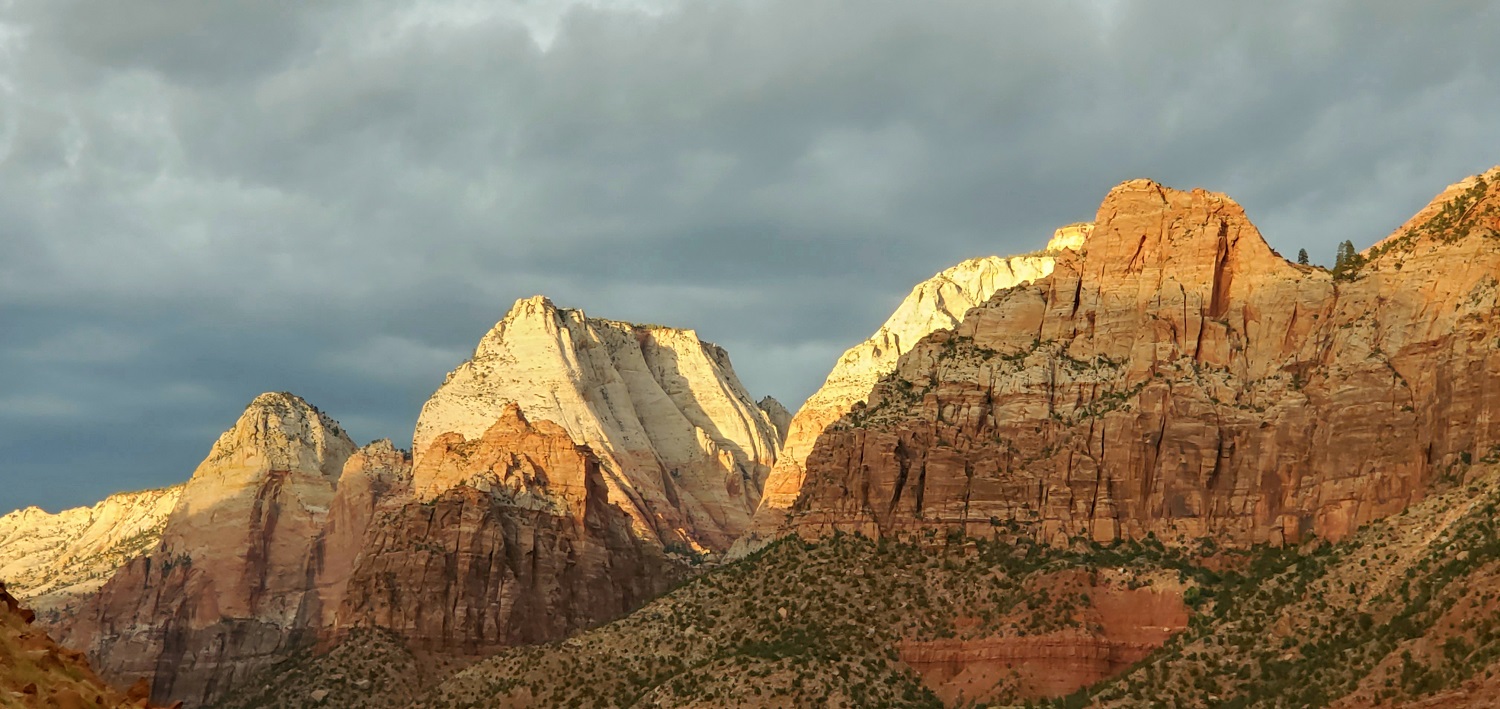 Name:  Alpenglow at Zion, NP (7).jpg
Views: 10937
Size:  330.3 KB